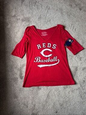 Majestic Threads Cincinnati Reds Baseball Red V Neck Cold Shoulder Top SIZE L